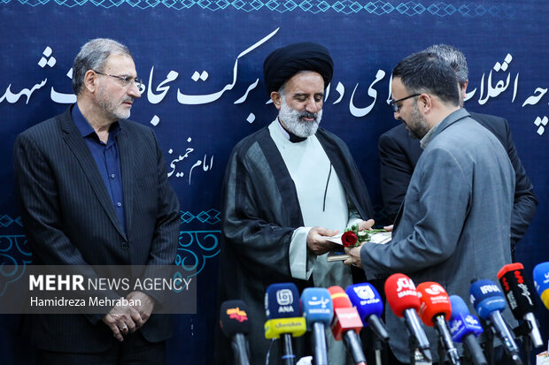 نشست خبری نماینده رهبری در بنیاد شهید و امورایثارگران