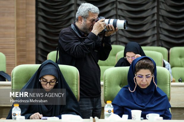 نشست خبری نماینده رهبری در بنیاد شهید و امورایثارگران