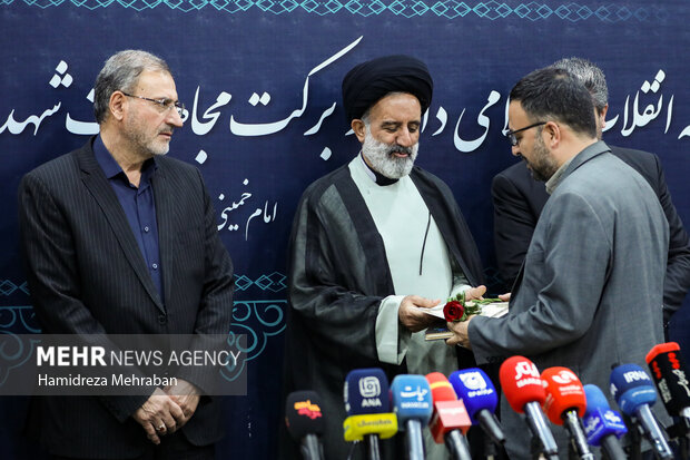 نشست خبری نماینده رهبری در بنیاد شهید و امورایثارگران