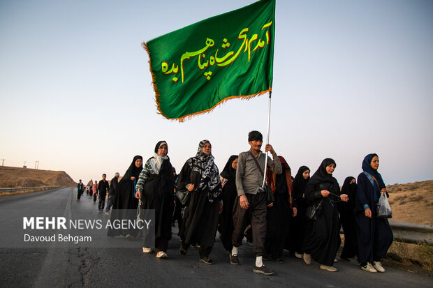 Ehlibeyt aşıkları Meşhed yolunda