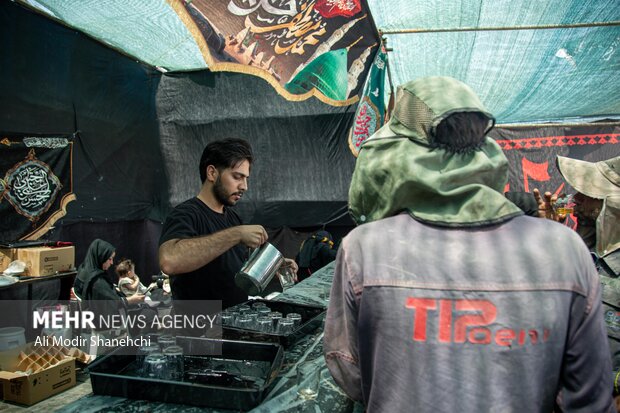 زائران پیاده حرم مطهر رضوی