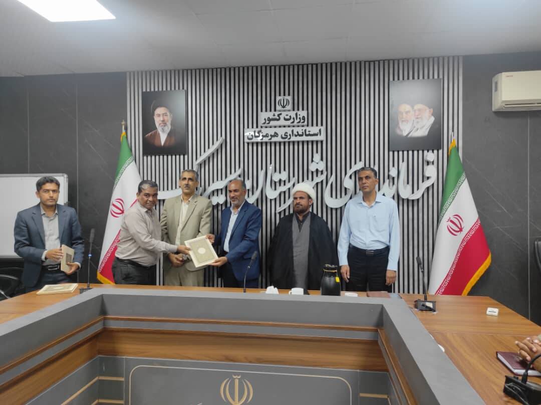 قلم خبرنگار باید موجب وحدت و امیدآفرین باشد