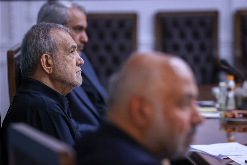 Pezeshkian calls for transparency in economic policymaking