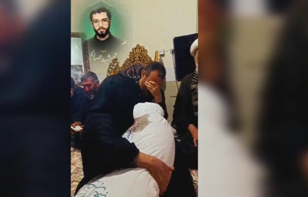 دیدار مادر و فرزند شهیدش پس از سال‌ها؛ روایت یک دنیا دلتنگی