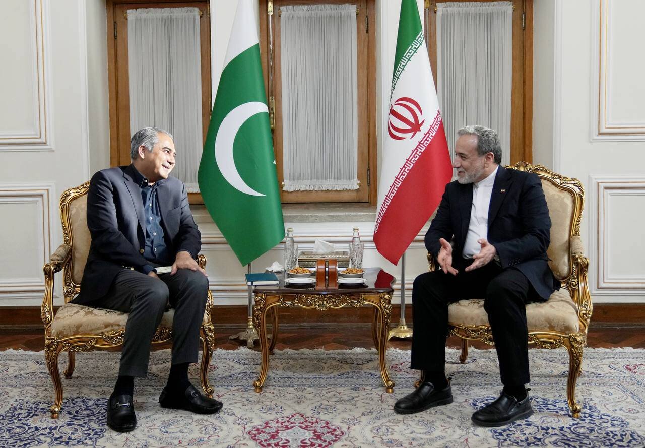 Araghchi receives Pakistani interior minister