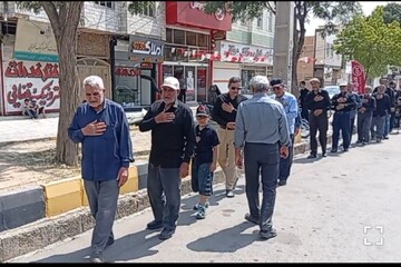 دسته‌های عزاداری ۲۸ صفر در خیابان‌های قروه به حرکت درآمد