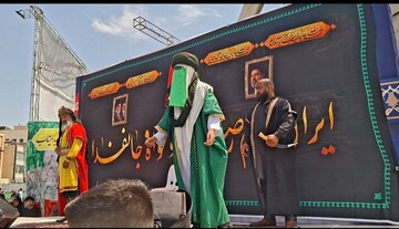 اجرای نمایش آیینی برای زائران پیاده امام رضا(ع) در مشهد