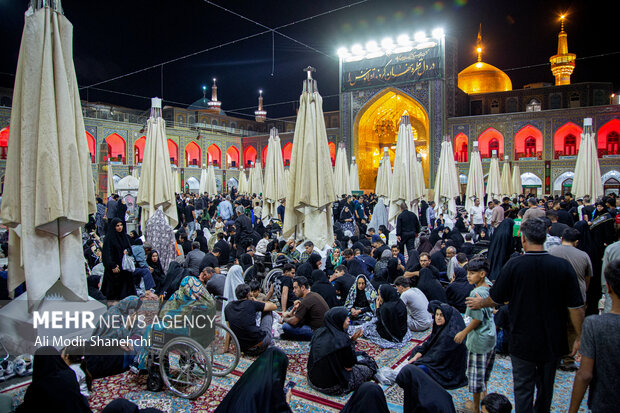 شب رحلت پیامبر(ص) و شهادت امام حسن(ع) در حرم رضوی