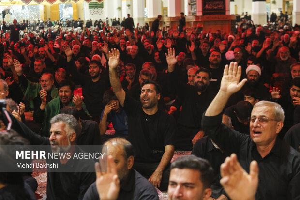 مراسم وداع با شهید عباس آقایی در حرم بانوی کرامت