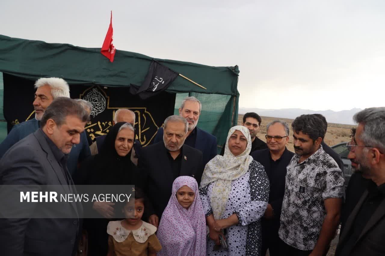 تحلیل خبر: کاظمی پای خدمت خادمان زائران در روستای جام سمنان | مهر - کد 491b