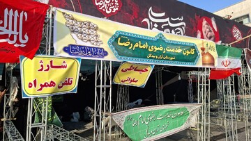 خدمت‌رسانی گروه‌های جهادی و مردمی به زائران رضوی در میدان شهدای مشهد