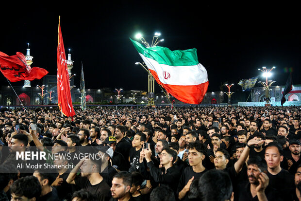 چهارپایه خوانی شب شهادت امام رضا(ع) در حرم رضوی