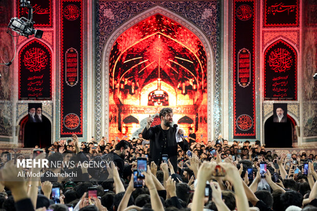 چهارپایه خوانی شب شهادت امام رضا(ع) در حرم رضوی