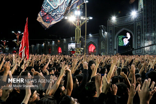 چهارپایه خوانی شب شهادت امام رضا(ع) در حرم رضوی