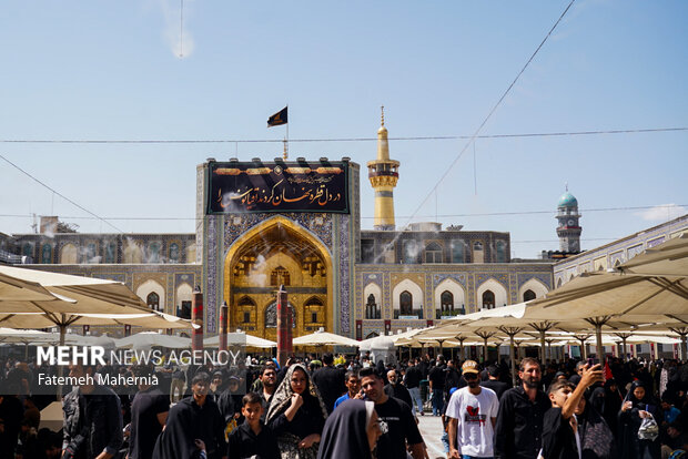 روز شهادت امام رضا(ع) در حرم رضوی روز شهادت امام رضا(ع) در حرم رضوی