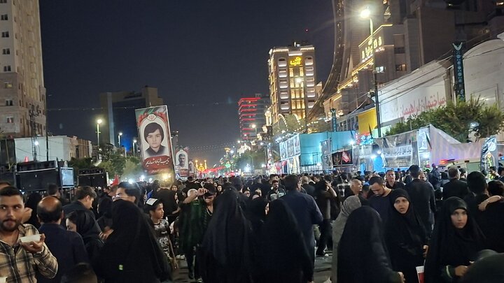 خیابان‌ امام رضا(ع) مملو از جمعیت زائران رضوی
