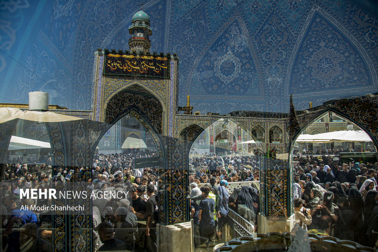 حضور دسته عزاداری هیئت میناب در حرم رضوی در روز شهادت امام رضا(ع)