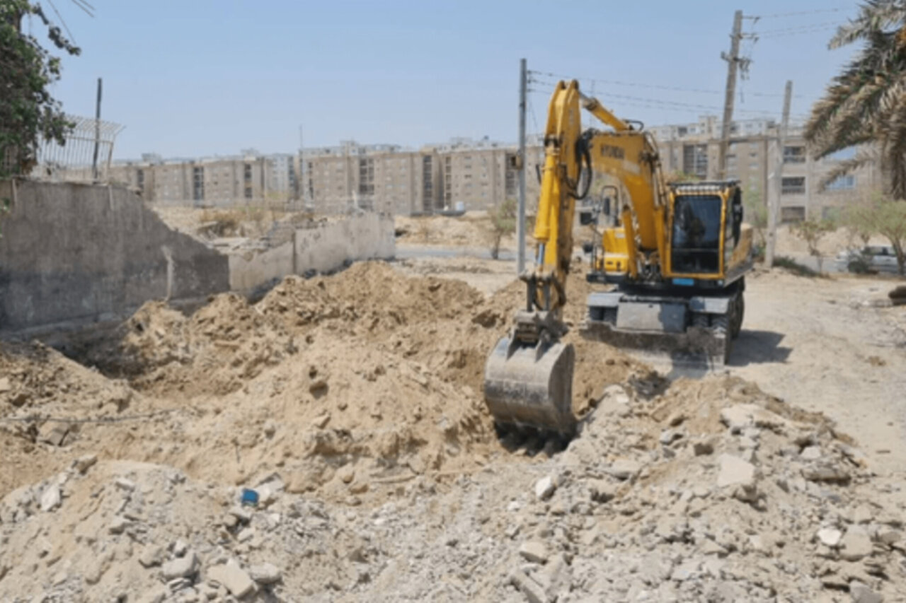 آغاز بازسازی منازل آسیب دیده در حمله آمریکا به تپه الله‌اکبر بندرعباس