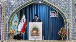 آیت‌الله حسینی: ایران امروز در برابر آمریکا با قدرت ایستاده است