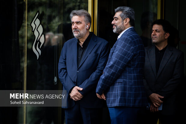 حمیدرضا نوربخش مدیرعامل خانه موسیقی در مراسم تشییع پیکر زنده‌یاد «ایرج خواجه امیری»