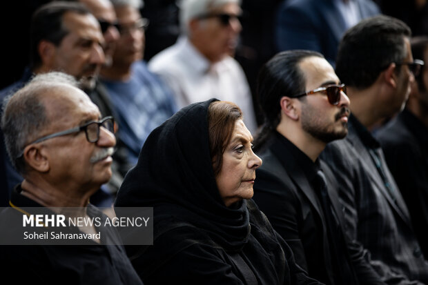 مهوش وقاری در مراسم تشییع پیکر زنده‌یاد «ایرج خواجه امیری»