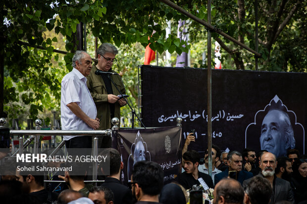 مراسم تشییع پیکر زنده‌یاد «ایرج خواجه امیری» مقابل تالار وحدت