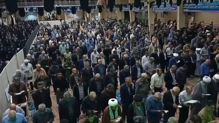 اقامه نماز استغاثه به ساحت مقدس امام زمان  (عج) در حسینیه شهدای اراک