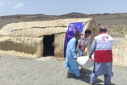 توزیع ۲۹۴ کیسه آرد میان عشایر مناطق صعب‌العبور خاش