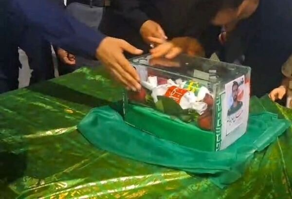 گزارش ویژه: آئین وداع با بقایای پیکر مطهر شهید «احسان حاجیان» در آبدان برگزار شد | مهر - کد afda