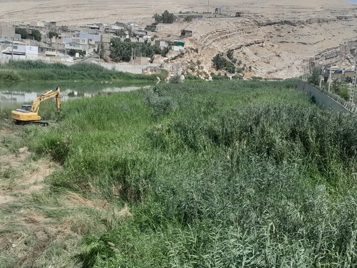 عملیات لایروبی رودخانه «کشکان» در محدوده شهری پلدختر آغاز شد