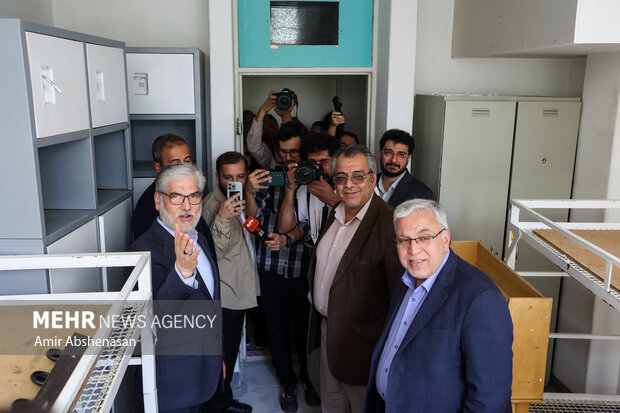 بازدید وزیر علوم از روند بازسازی خوابگاه دانشجویی دانشگاه شهید بهشتی