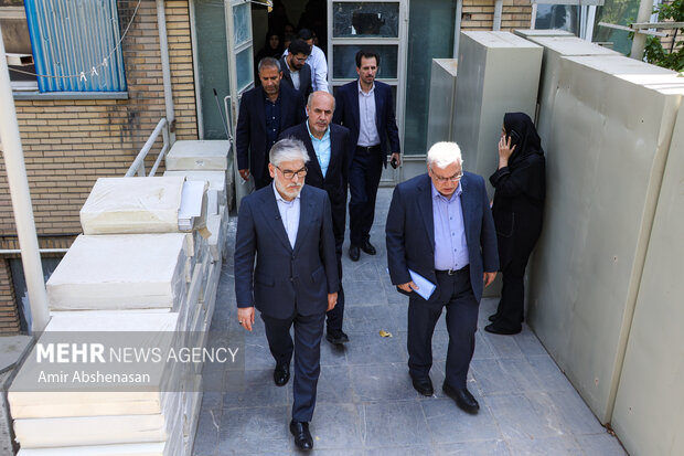 بازدید وزیر علوم از روند بازسازی خوابگاه دانشجویی دانشگاه شهید بهشتی