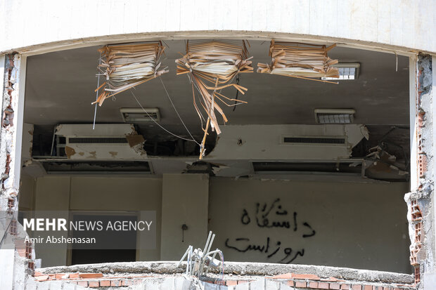 بازدید وزیر علوم از روند بازسازی خوابگاه دانشجویی دانشگاه شهید بهشتی