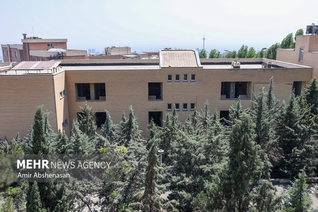 بازدید وزیر علوم از روند بازسازی خوابگاه دانشجویی دانشگاه شهید بهشتی