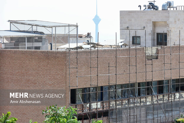 بازدید وزیر علوم از روند بازسازی خوابگاه دانشجویی دانشگاه شهید بهشتی