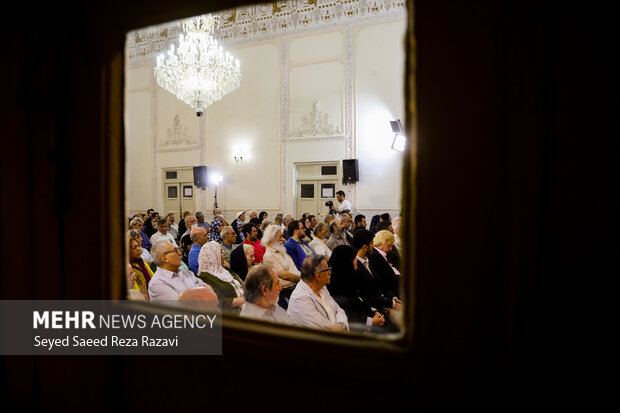 آیین بزرگداشت زنده یاد <a href='https://sayeb.ir/tag/%d8%b9%d9%84%db%8c-%d8%ad%d8%a7%d8%aa%d9%85%db%8c'></div>علی حاتمی</a>