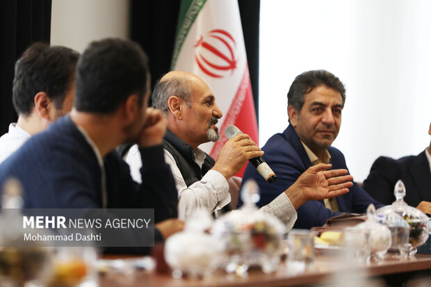 بازدید خبرنگاران از فعالیت های گروه سرمایه گذاری آکو در اردبیل