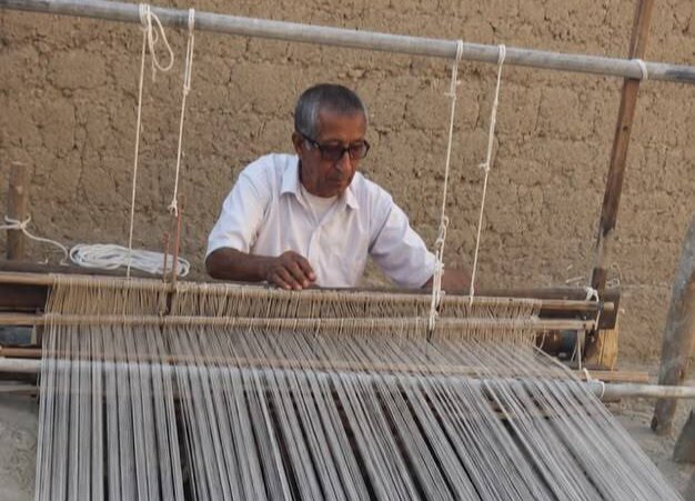 پارچهبافی سنتی گروگ؛ میراثی که در تار و پود فراموشی گرفتار شده است