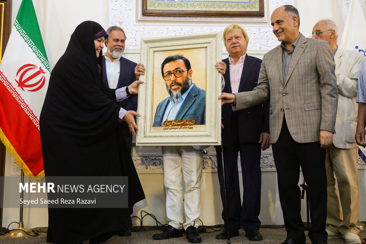 آیین بزرگداشت زنده یاد علی حاتمی آیین بزرگداشت زنده یاد علی حاتمی