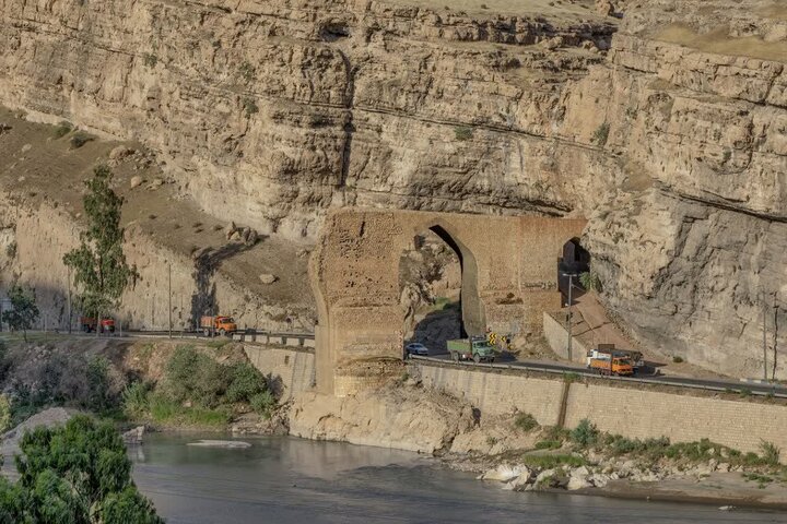 آغاز عملیات مرمت و حفاظت از پل تاریخی پلدختر