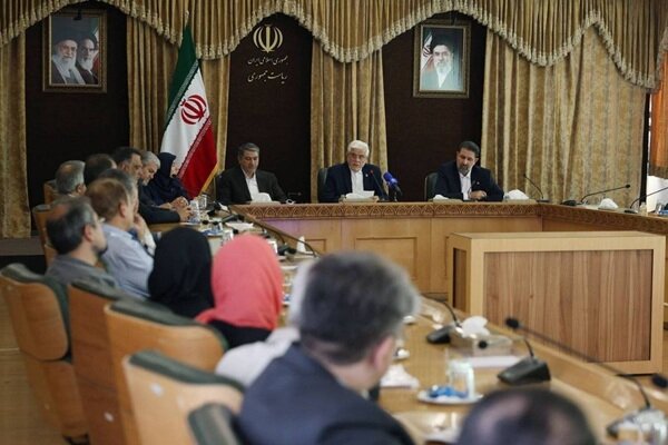 عارف: دشمن پس از شکست نظامی بهدنبال فروپاشی اجتماعی است عارف: دشمن پس از شکست نظامی بهدنبال فروپاشی اجتماعی است