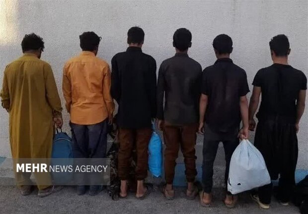 دستگیری ۳۰ تبعه بیگانه فاقد مجوز در شاهرود؛ ۲ خودرو توقیف شد