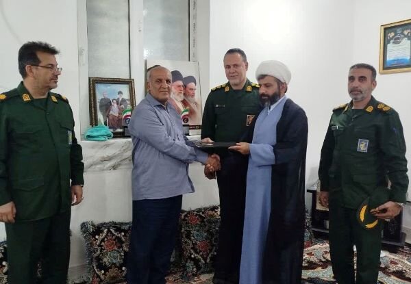 تحلیل خبر: مسئولان دلوار با آزاده و پیشکسوت دفاع مقدس دیدار کردند | مهر - کد 948a
