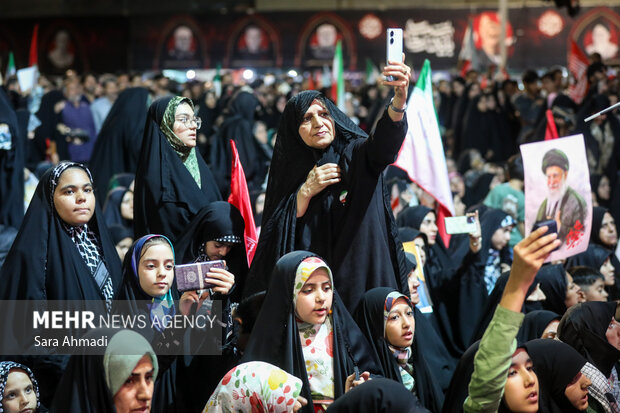 محفل اربعین تدفین <a href='https://sayeb.ir/tag/%d8%b1%d9%87%d8%a8%d8%b1-%d8%b4%d9%87%db%8c%d8%af'></div>رهبر شهید</a> انقلاب در <a href='https://sayeb.ir/tag/%d9%85%d8%b4%d9%87%d8%af'>مشهد</a>
