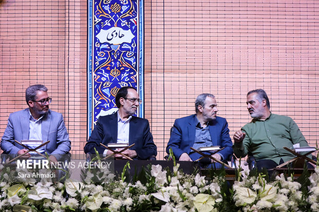 محفل اربعین تدفین <a href='https://sayeb.ir/tag/%d8%b1%d9%87%d8%a8%d8%b1-%d8%b4%d9%87%db%8c%d8%af'></div>رهبر شهید</a> انقلاب در <a href='https://sayeb.ir/tag/%d9%85%d8%b4%d9%87%d8%af'>مشهد</a>