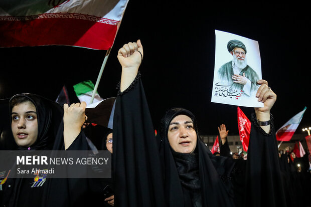 محفل اربعین تدفین <a href='https://sayeb.ir/tag/%d8%b1%d9%87%d8%a8%d8%b1-%d8%b4%d9%87%db%8c%d8%af'></div>رهبر شهید</a> انقلاب در <a href='https://sayeb.ir/tag/%d9%85%d8%b4%d9%87%d8%af'>مشهد</a>