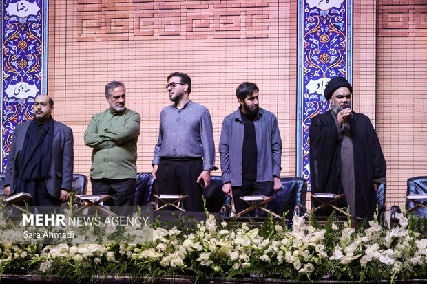 محفل اربعین تدفین <a href='https://sayeb.ir/tag/%d8%b1%d9%87%d8%a8%d8%b1-%d8%b4%d9%87%db%8c%d8%af'></div>رهبر شهید</a> انقلاب در <a href='https://sayeb.ir/tag/%d9%85%d8%b4%d9%87%d8%af'>مشهد</a>