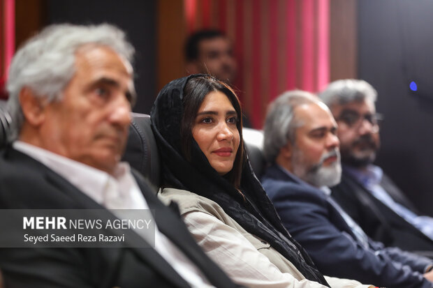 نیکی مظفری در مراسم اهدای گواهینامه درجه یک هنری مجید مظفری