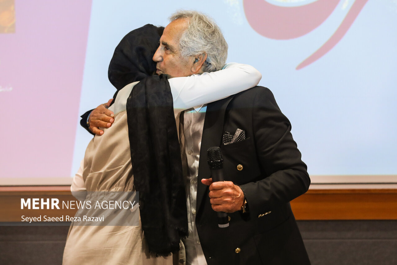 بررسی جامع: آئین اهدای گواهینامه درجه یک هنری به مجید مظفری | مهر - کد 8841