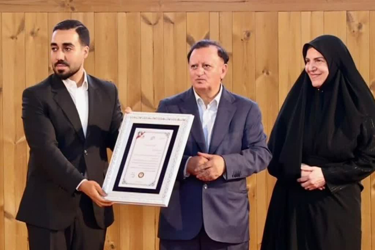 بررسی جامع: نشان ویژه مسئولیت اجتماعی در جنگ بر سینه شهرداری کرج نشست | مهر - کد 6b4d